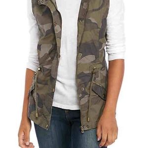 YMI vest.  Junior,cotton twill.  XL. Camo
